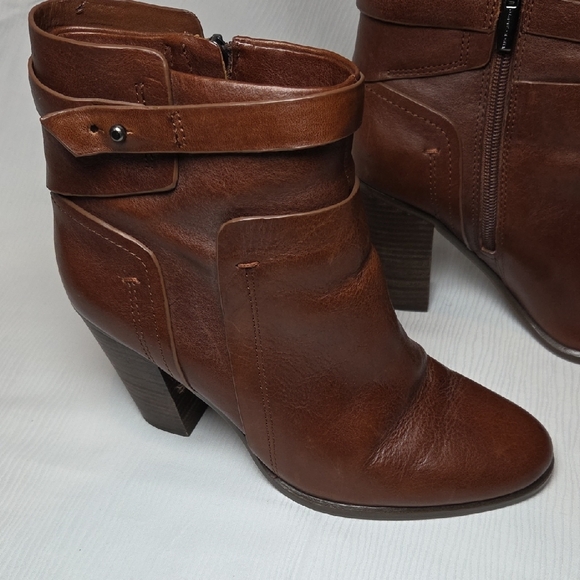 VINCE CAMUTO  Brown Heeled Boots SZ 8 1/2. - Picture 3 of 7